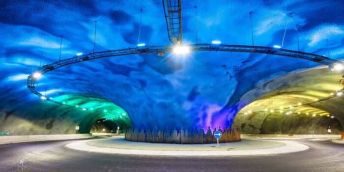 Underwater roundabout