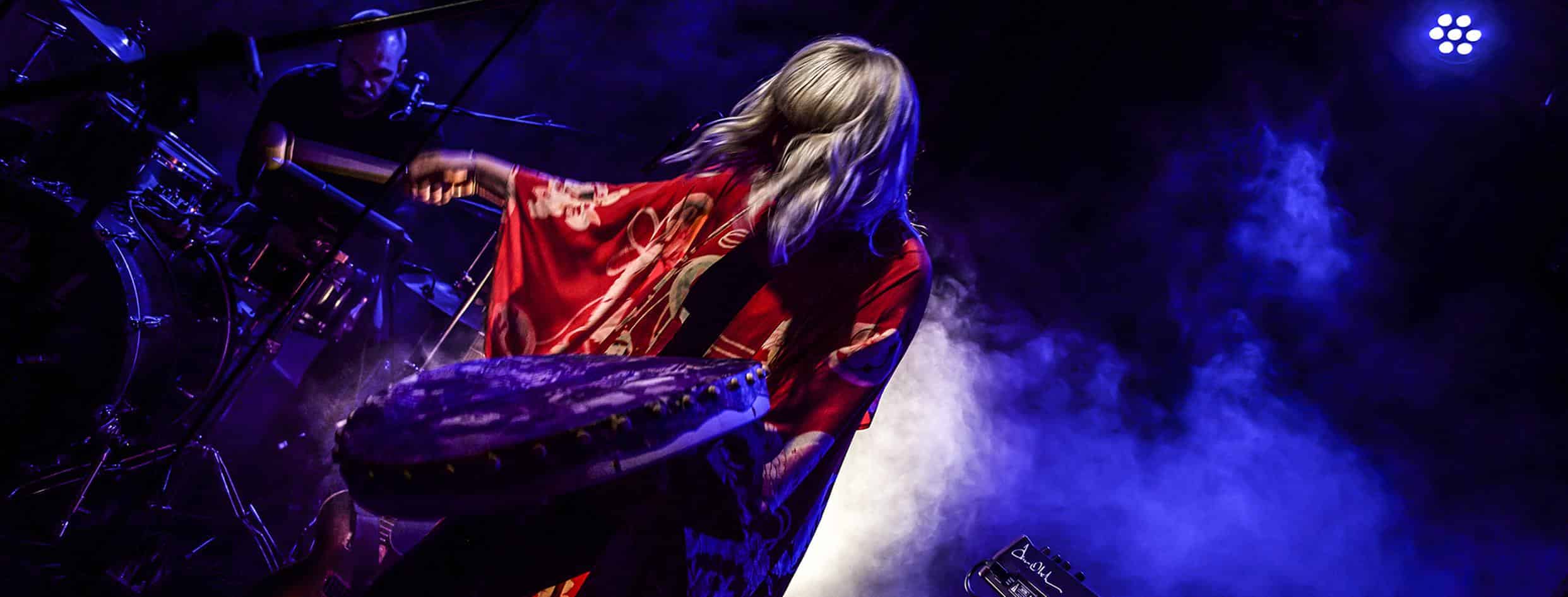 Eivor performing